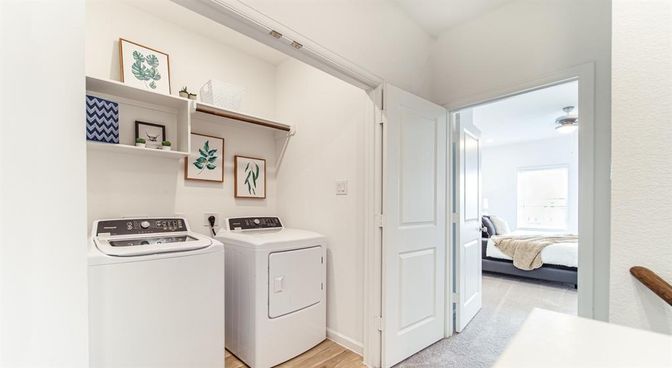 Bedroom, Interior, Washer, Wood Texture Flooring