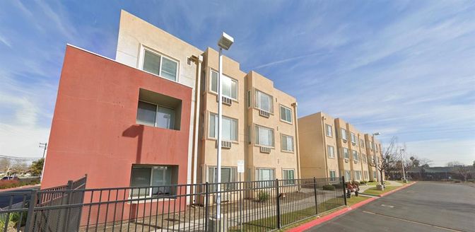 Exterior, Facade, Modern