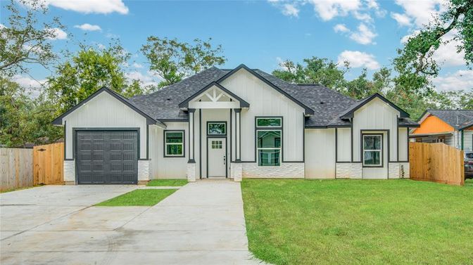 Attached, Exterior, Facade, Farmhouse