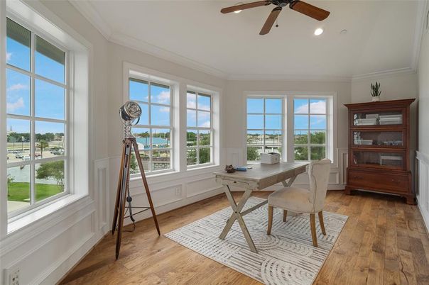 Home Office, Interior, Recessed Lighting, Wood Texture Flooring