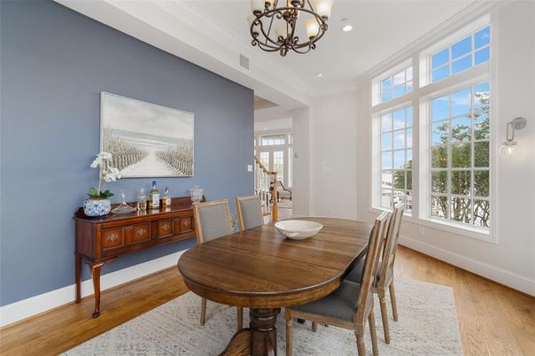 Chandelier, Dining room, Interior, Recessed Lighting, Wood Texture Flooring