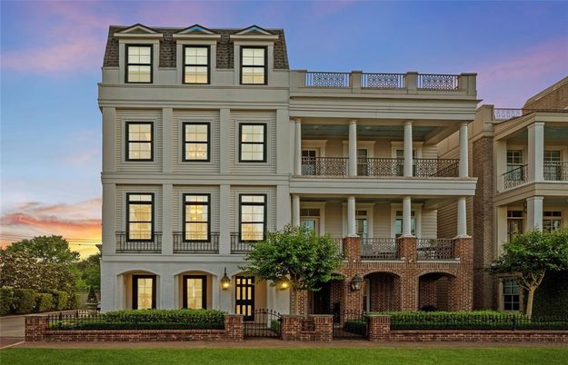 Exterior, Facade, Brick Facade, Rowhouse
