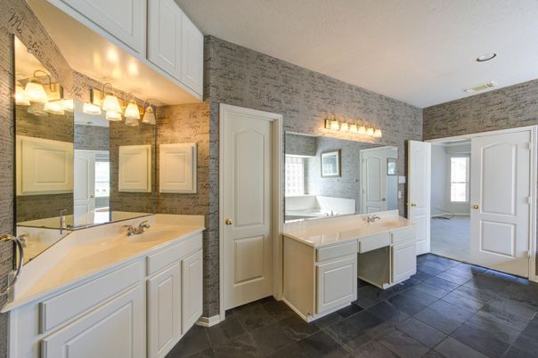 Bathroom, Dual Sink Vanities, Interior, Recessed Lighting