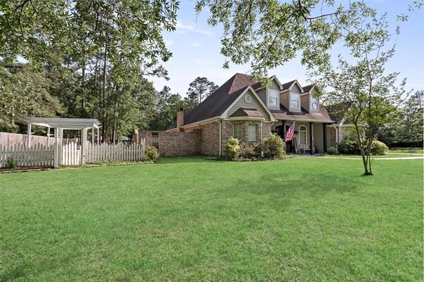 Backyard, Exterior, Facade, Brick Facade, Cape Cod