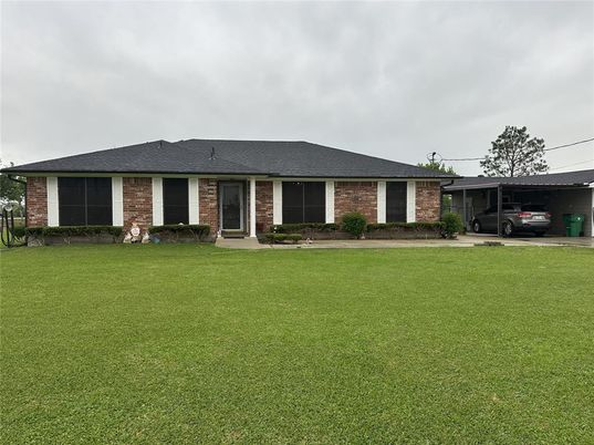 Exterior, Facade, Brick Facade, Ranch