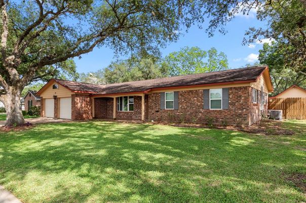 Attached, Exterior, Facade, Brick Facade, Ranch