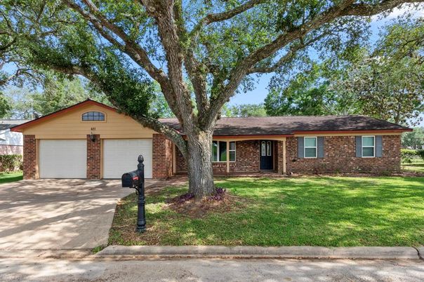 Attached, Exterior, Facade, Brick Facade, Ranch