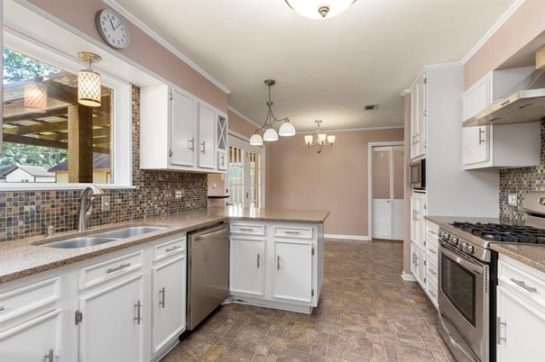 Chandelier, Interior, Kitchen, Pendant Lights, Stainless Steel Appliances