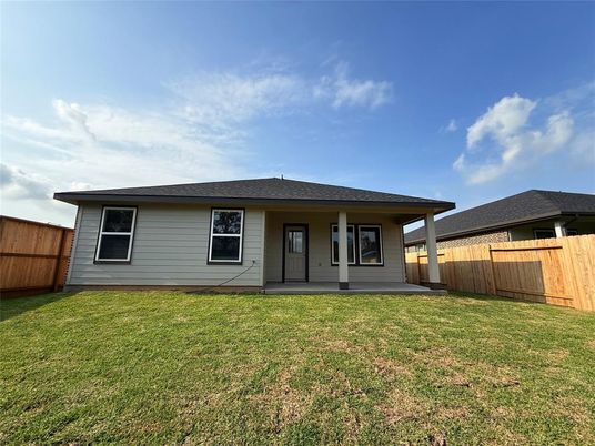 Backyard, Exterior, Facade, Ranch