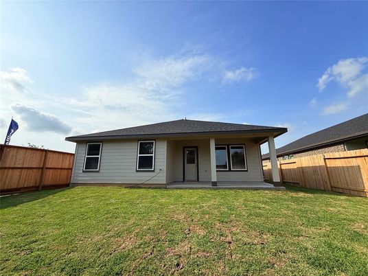 Backyard, Exterior, Facade, Ranch