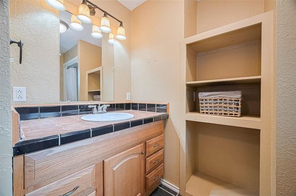Bathroom, Interior, Tile Countertops