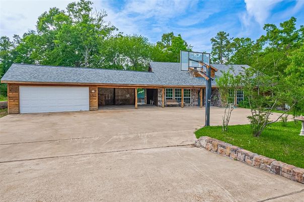 Attached, Exterior, Facade, Ranch