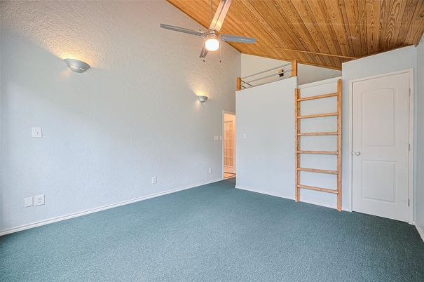 Empty room, Interior, Wooden Ceilings
