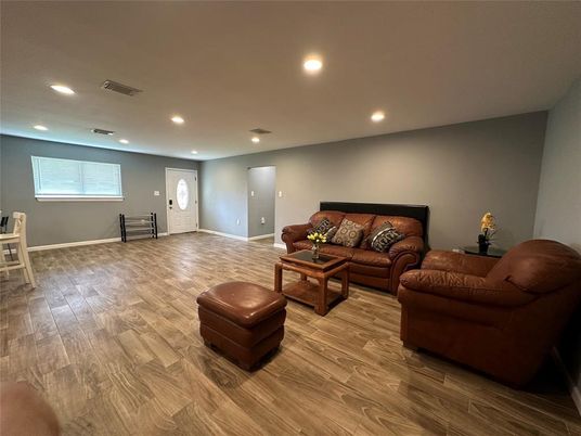 Interior, Living room, Recessed Lighting, Wood Texture Flooring