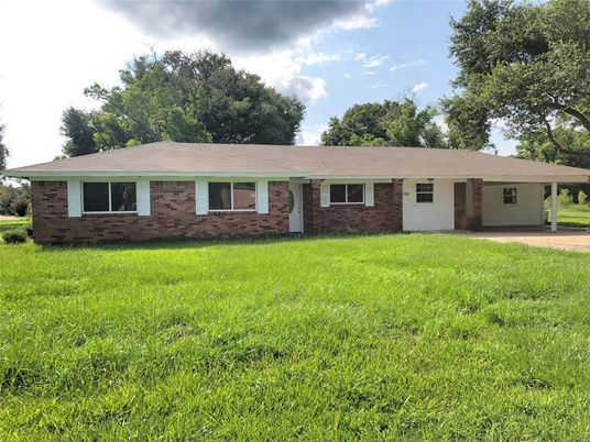 Exterior, Facade, Brick Facade, Ranch