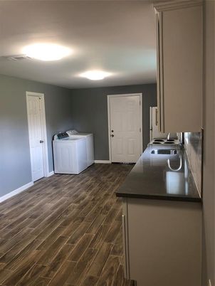 Interior, Washer, Wood Texture Flooring