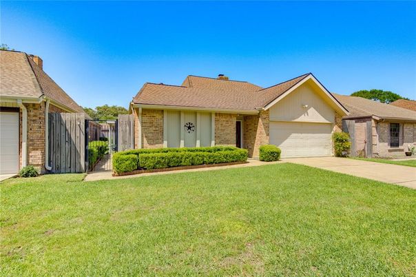 Attached, Exterior, Facade, Brick Facade, Ranch