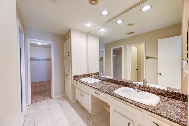 Bathroom, Dual Sink Vanities, Interior, Recessed Lighting