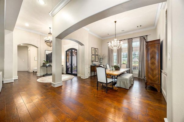 Chandelier, Dining room, Interior, Recessed Lighting, Wood Texture Flooring