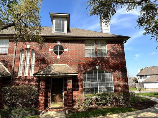 Exterior, Facade, Brick Facade, Georgian