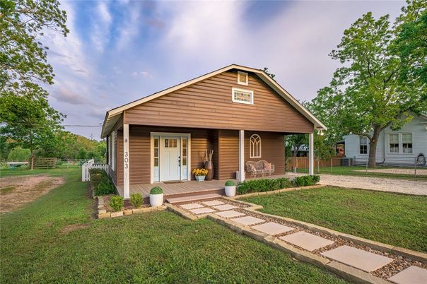 Backyard, Exterior, Facade, Log Home