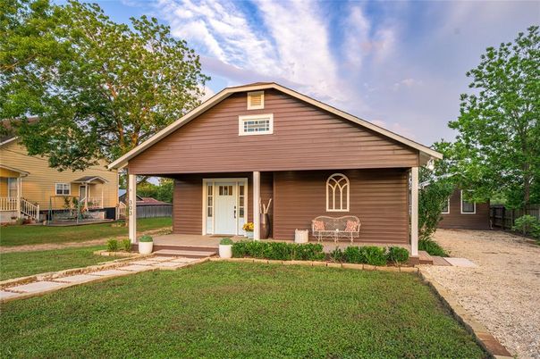 Backyard, Exterior, Facade, Log Home