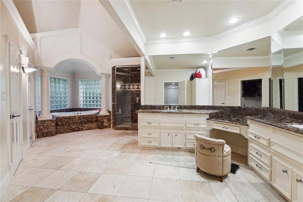 Bathroom, Dual Sink Vanities, Interior, Recessed Lighting