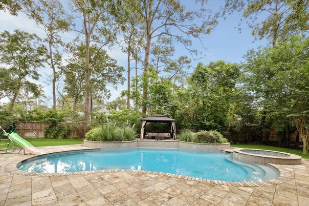 Exterior, Playground, Pool