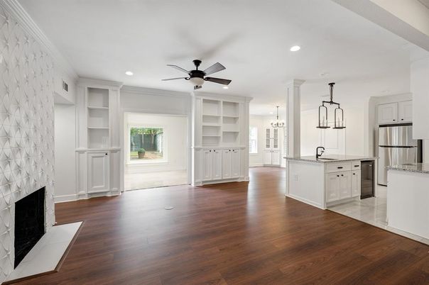 Fireplace, Interior, Kitchen, Pendant Lights, Recessed Lighting, Wood Texture Flooring