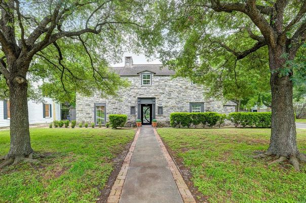 Backyard, Exterior, Facade, French Provincial