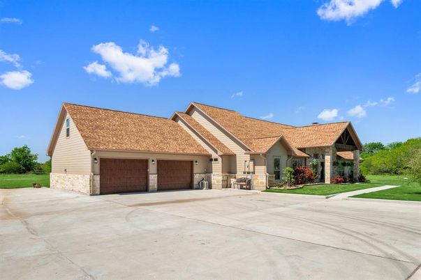 Attached, Exterior, Facade, Farmhouse