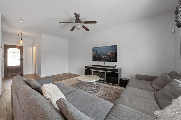 Interior, Living room, Pendant Lights, Wood Texture Flooring