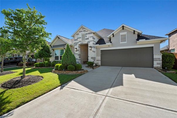 Attached, Exterior, Facade, American Craftsman