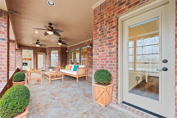 Exterior, Interior, Living room, Recessed Lighting