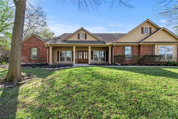 Exterior, Facade, Brick Facade, Ranch