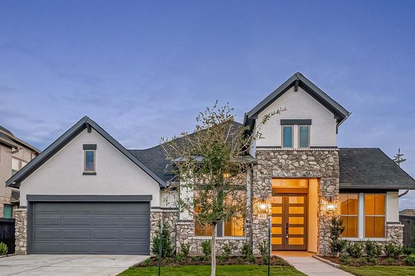 Attached, Exterior, Facade, Brick Traditional