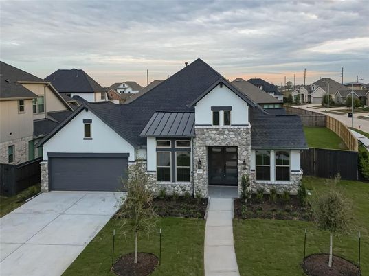 Attached, Exterior, Facade, Farmhouse