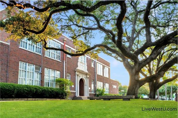 Backyard, Exterior, Facade, Brick Facade, Rowhouse