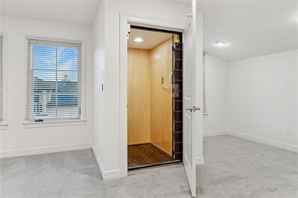Empty room, Interior, Recessed Lighting, Wooden Walls