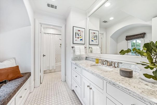 Bathroom, Dual Sink Vanities, Interior, Recessed Lighting