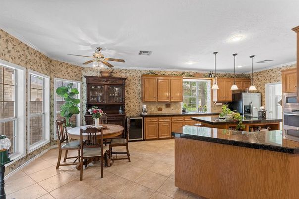 Dining room, Interior, Kitchen, Pendant Lights, Recessed Lighting, Stainless Steel Appliances