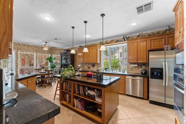 Dining room, Interior, Kitchen, Pendant Lights, Recessed Lighting, Stainless Steel Appliances