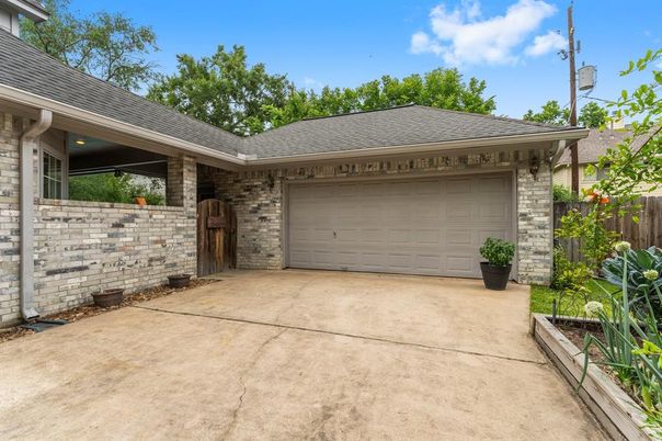 Detached Garage, Exterior