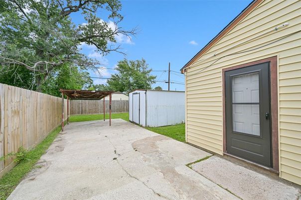Backyard, Exterior