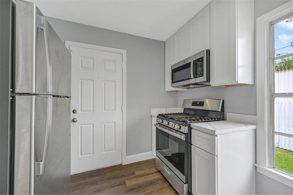 Interior, Kitchen, Washer, Wood Texture Flooring