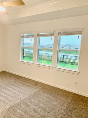 Empty room, Interior, Water