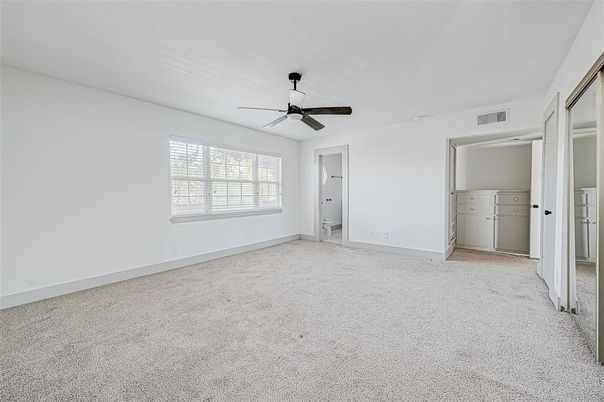 Empty room, Interior