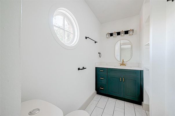 Bathroom, Dual Sink Vanities, Interior