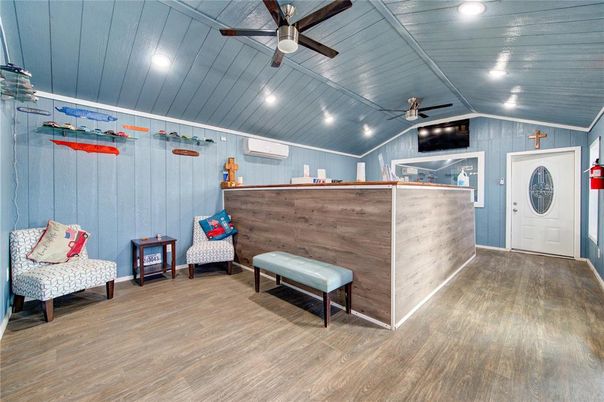 Interior, Recessed Lighting, Wood Texture Flooring