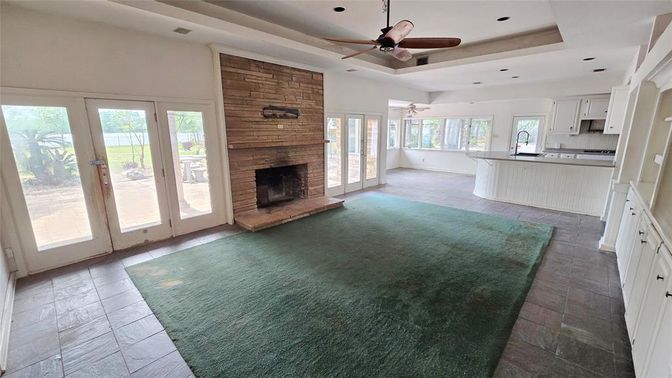 Fireplace, Interior, Kitchen, Recessed Lighting